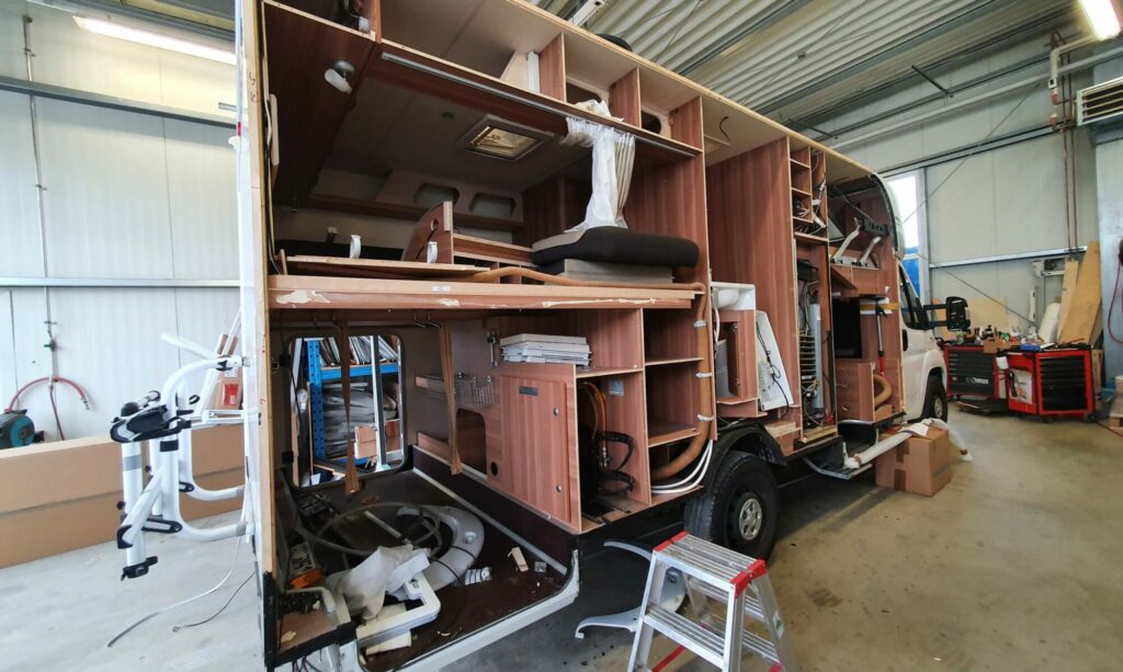 Wohnmobil Reisemobil Reparaturen Instandsetzung , Werkstatt für Wohnmobile und Wohnwagen Caravan Einbauten Reparaturen Caravanservice